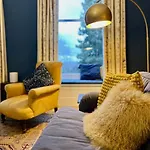 Entire Stylish Colourful Two Bed Flat In Clifton * Bristol