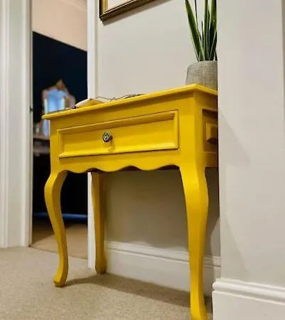 Apartment Entire Stylish Colourful Two Bed Flat In Clifton