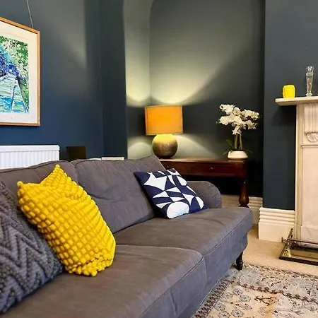 Entire Stylish Colourful Two Bed Flat In Clifton *