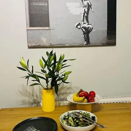 Entire Stylish Colourful Two Bed Flat In Clifton דירה *