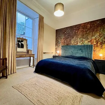 Entire Stylish Colourful Two Bed Flat In Clifton