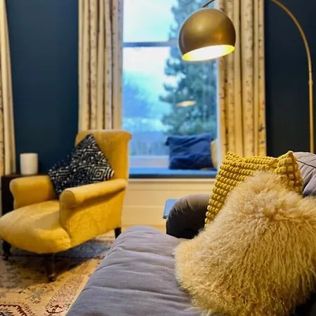 Entire Stylish Colourful Two Bed Flat In Clifton * Bristol