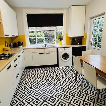 Apartment Entire Stylish Colourful Two Bed Flat In Clifton