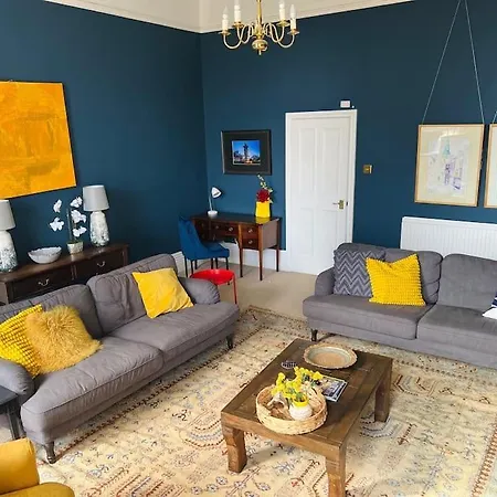 Entire Stylish Colourful Two Bed Flat In Clifton *
