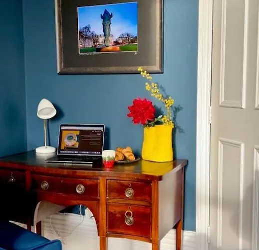 Entire Stylish Colourful Two Bed Flat In Clifton Bristol