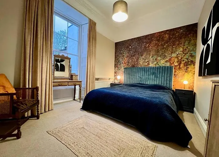 Entire Stylish Colourful Two Bed Flat In Clifton