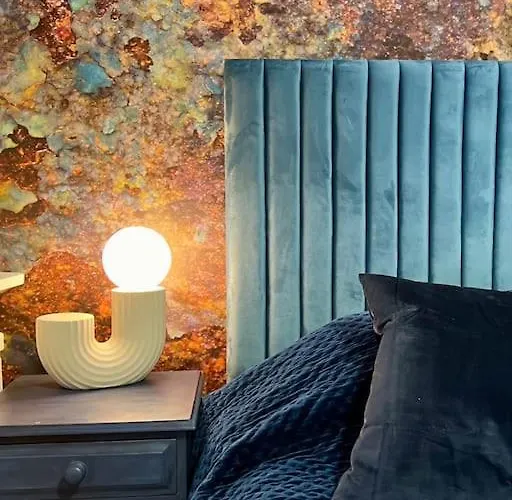 Entire Stylish Colourful Two Bed Flat In Clifton شقة