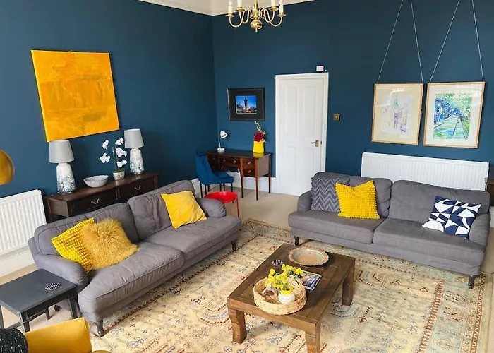 Entire Stylish Colourful Two Bed Flat In Clifton *
