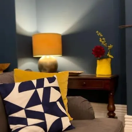 Entire Stylish Colourful Two Bed Flat In Clifton *