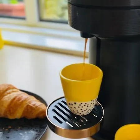 Entire Stylish Colourful Two Bed Flat In Clifton Bristol